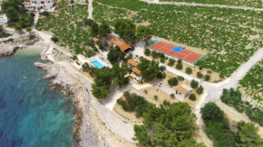 Dingač Village Luxury Resort